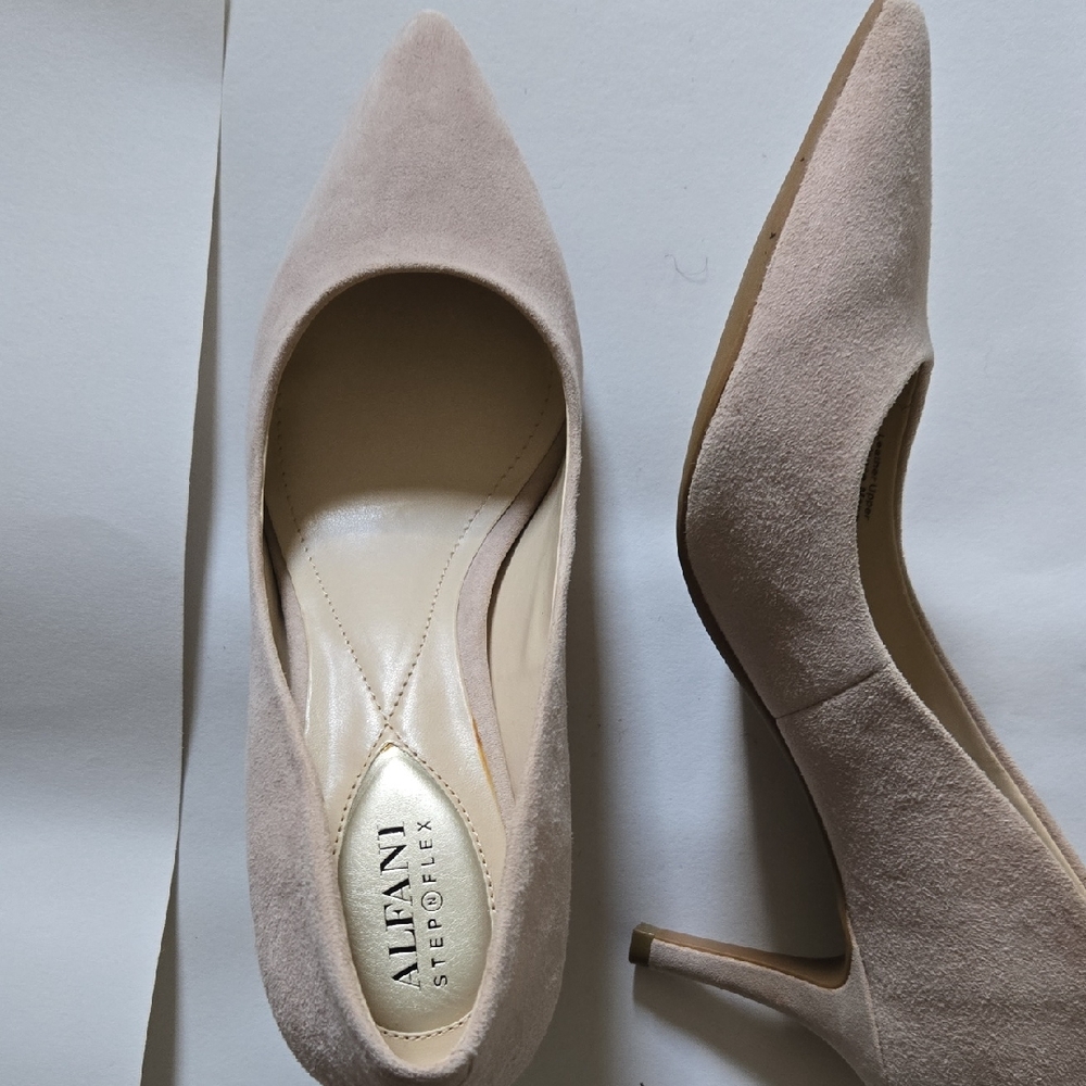 Alfani Cream Heels Classic Design